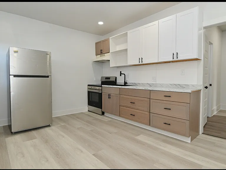 2918 N Kenwood Ave #A — Photo 10