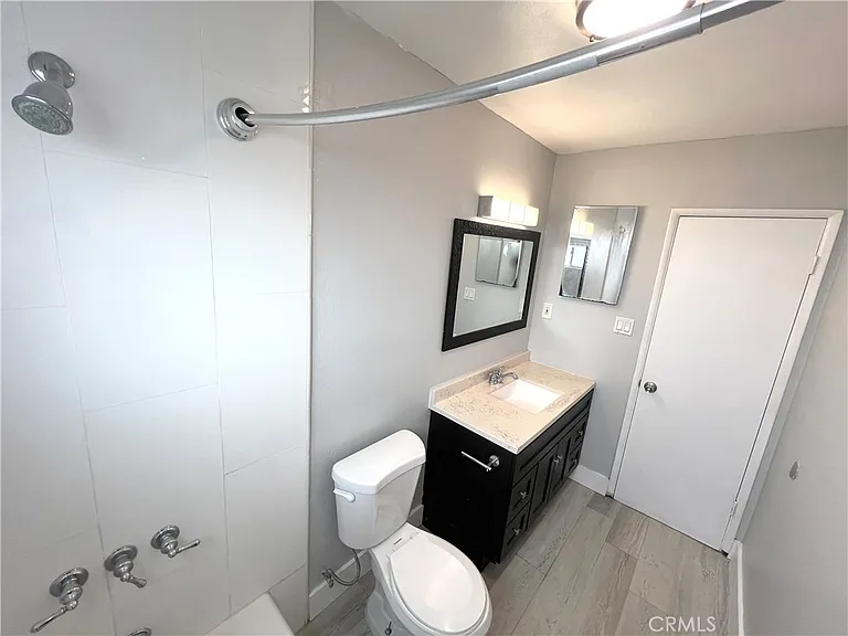 12706 Kornblum Ave #C — Photo 8