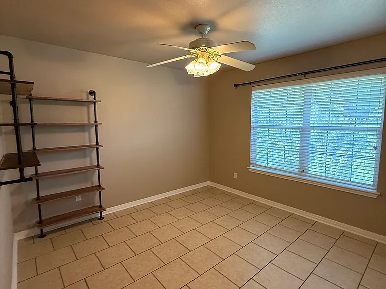 2070 Bentwood Dr — Photo 8