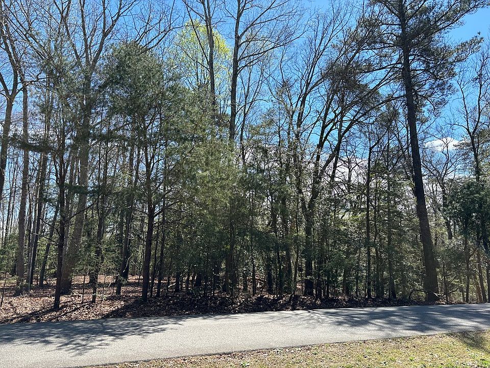 2nd image of 15 Chick Cove Dr