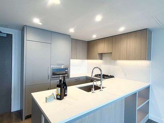 5th image of 6608 Sussex Ave #2505