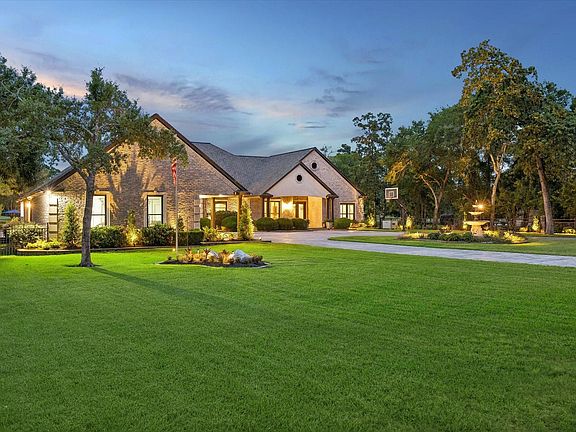 3rd image of 9426 Deer Path Ln