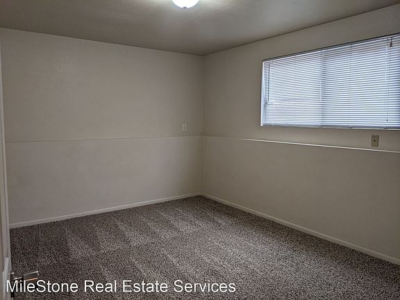 3rd image of 1121 Cree Dr APT 1