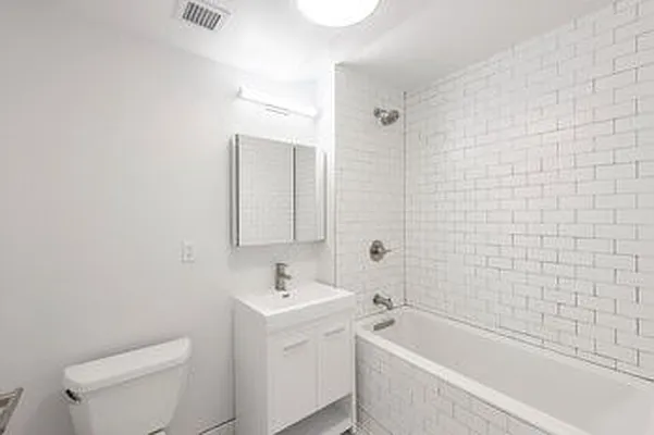 Rented by Nest Seekers International | media 9