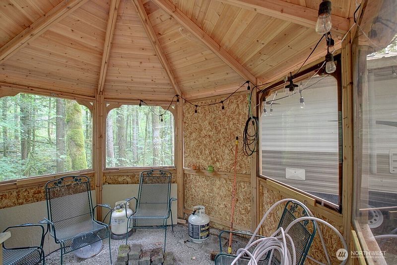 4th image of 18 Wilderness Way