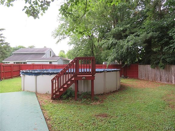 5th image of 8 Pinecrest Rd