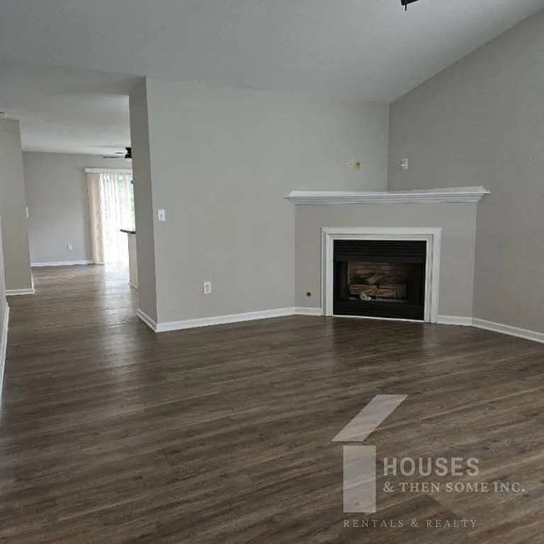 20 Laurelhurst Ct — Photo 2