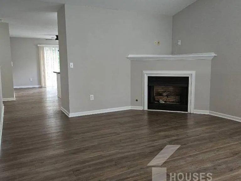 20 Laurelhurst Ct — Photo 2