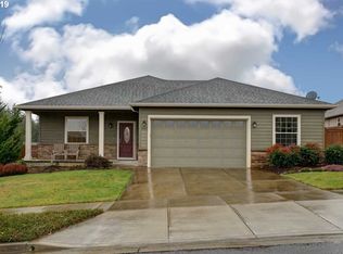 530 Tillicum Dr, Silverton, OR 97381