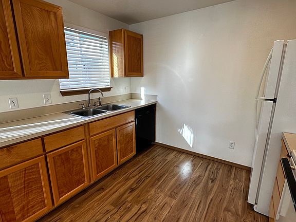 3rd image of 1175 Deerfield Ct #1175
