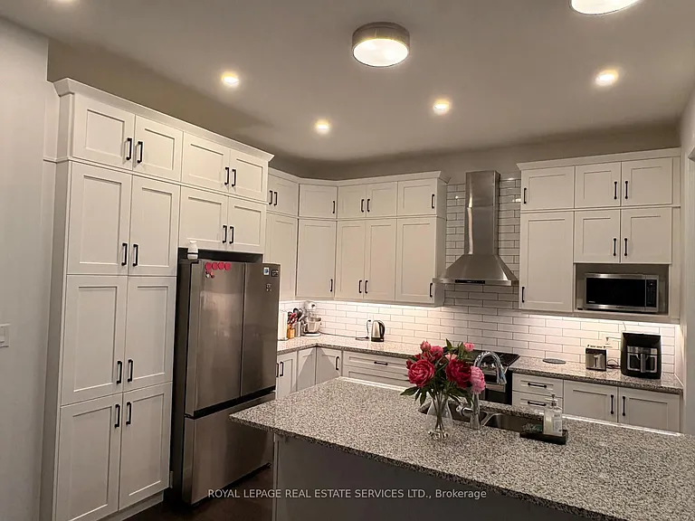 3334 Harasym Trl — Photo 6