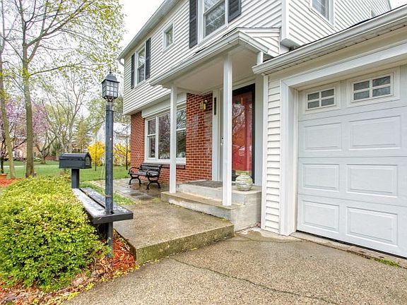 3rd image of 2629 Manor Dr SE