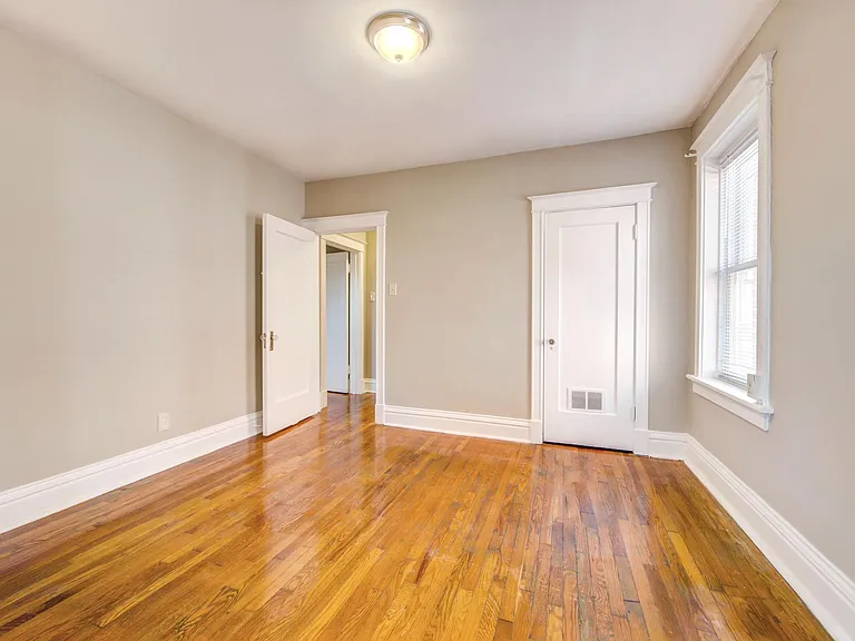 6331 Southwood Ave #3W — Photo 10
