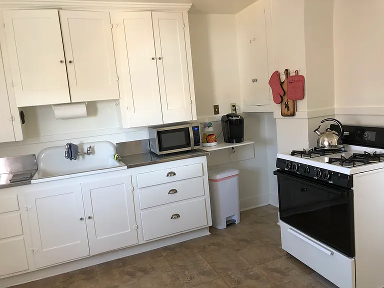 306 E 27th St #5 — Photo 7