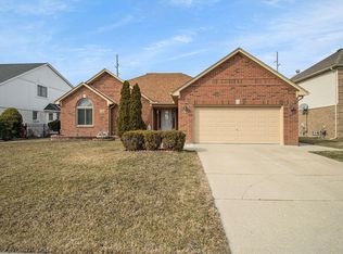 21351 Patterson Dr, Macomb, MI 48044