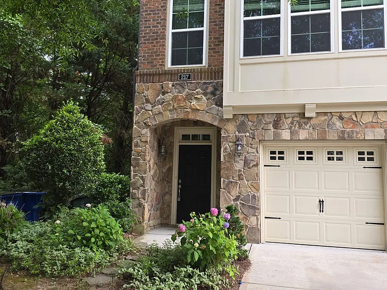 217 Penley Cir — Photo 2