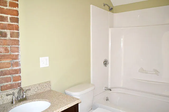 5 bed, 2.5 bath, $4,875 — Photo 4