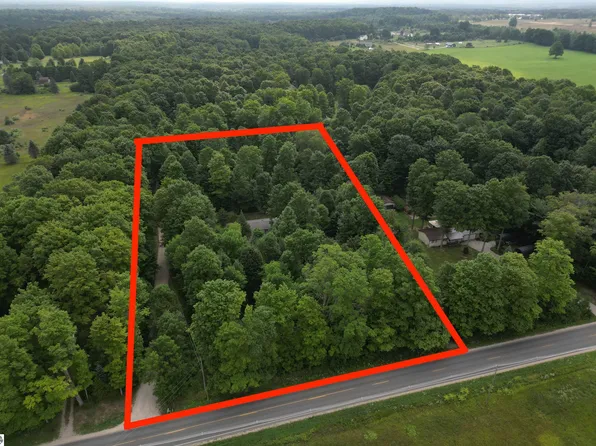 2783 Lake Ann Rd, Interlochen, MI 49643