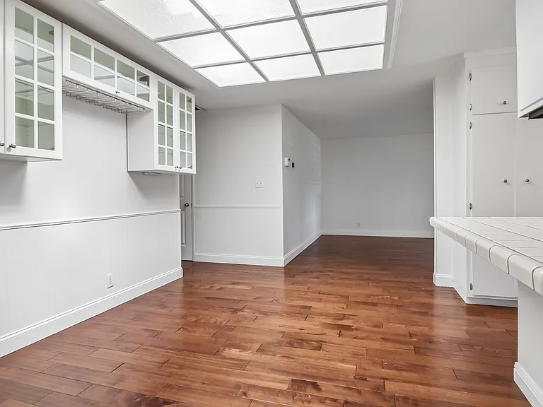 987 Camellia Way — Photo 6