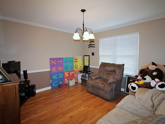 4th image of 1450 Amberwood Cir