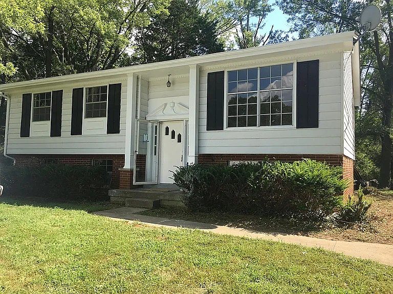 1st image of 3002 Seminole Dr