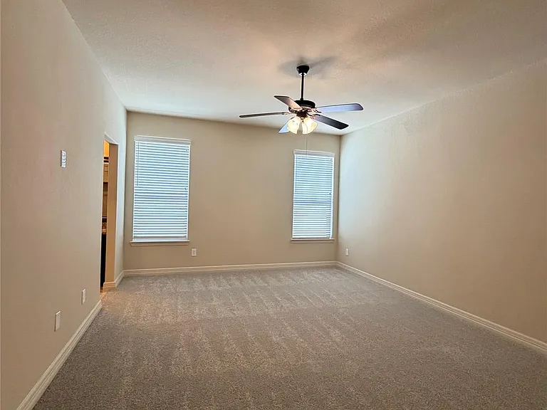 5423 Lachlan Springs Ln — Photo 27