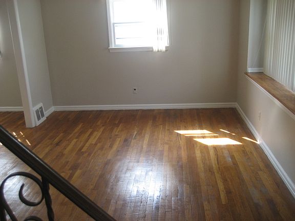 3rd image of 24 Long Hill Dr