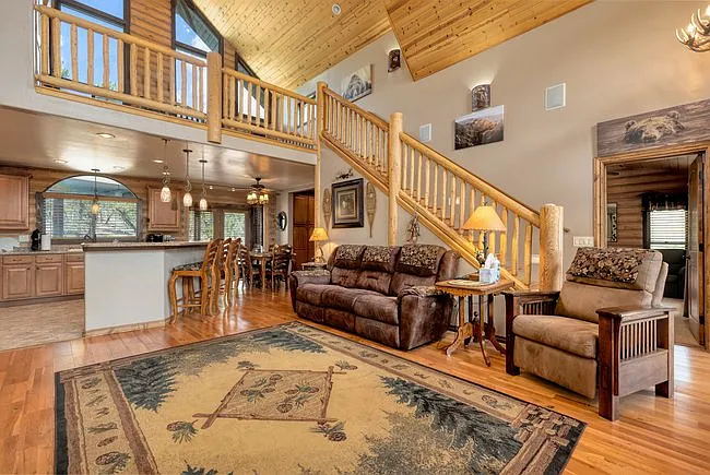 2290 S Victoria Cir — Photo 3