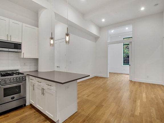 2nd image of 220 E 22nd St APT 4O