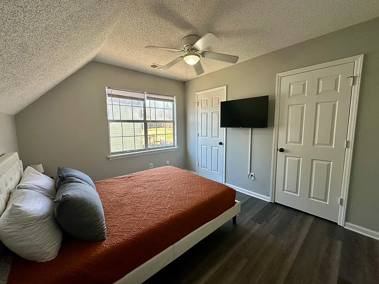 9501 Pondside Ln — Photo 17