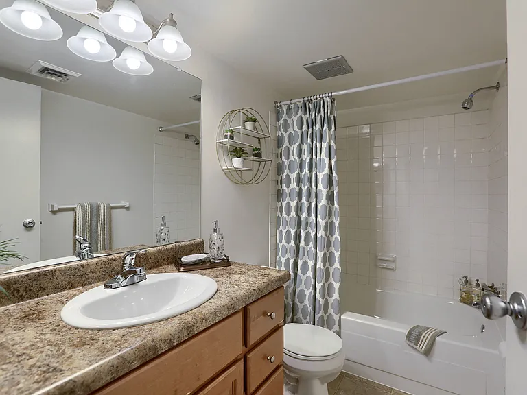 Delbrook Manor Apartments — Photo 15
