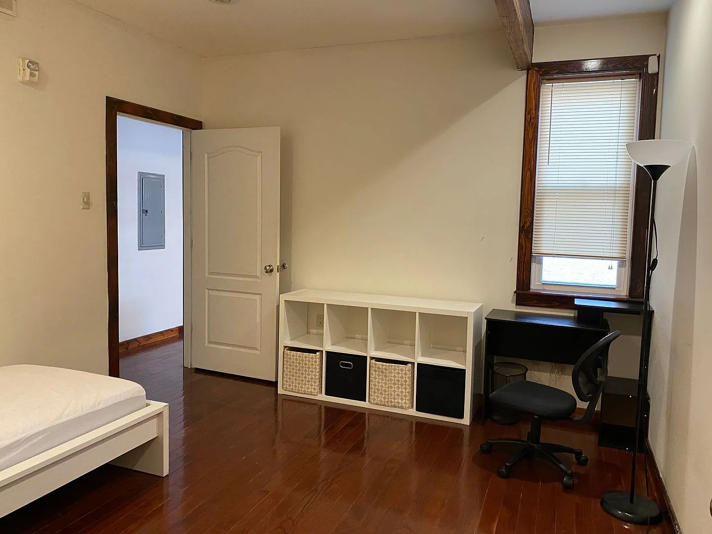 1824 W Diamond St — Photo 2
