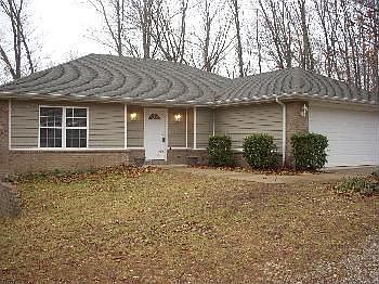1st image of 6 Saint Ives Ln