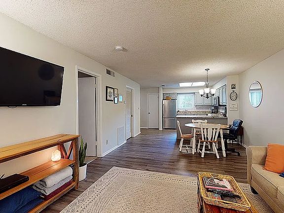 5th image of 26 Springhedge Ct SE #1