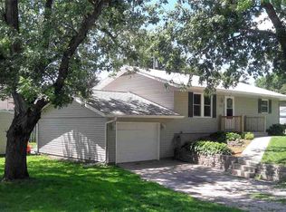 317 Wilcox Pl, Independence, IA 50644