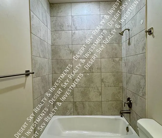 6860 Cassini Ave — Photo 35