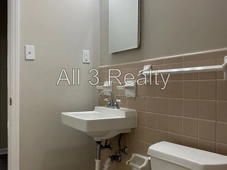 306 Oakwild Dr — Photo 17