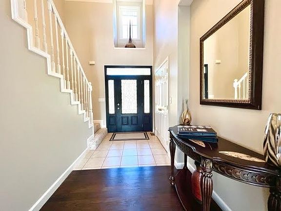 3rd image of 608 Greenfield Ln