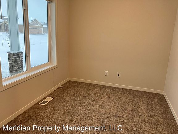 3rd image of 2528 N Pond Dr E