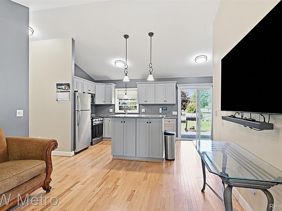 5th image of 8607 Kingston Ct