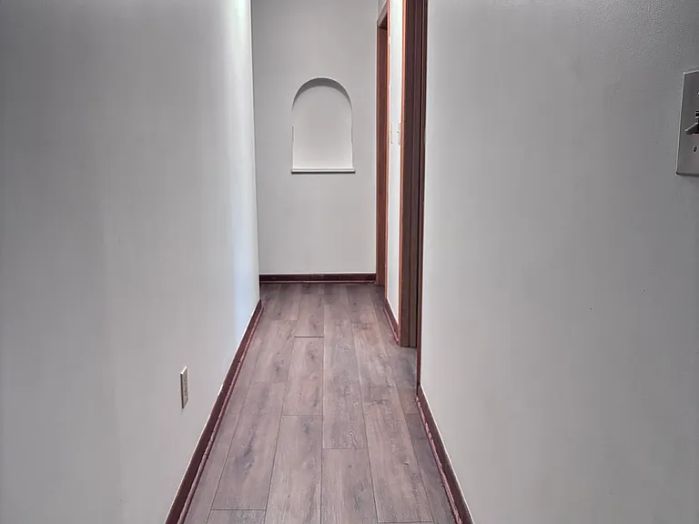 1875 Ormond Ave — Photo 10