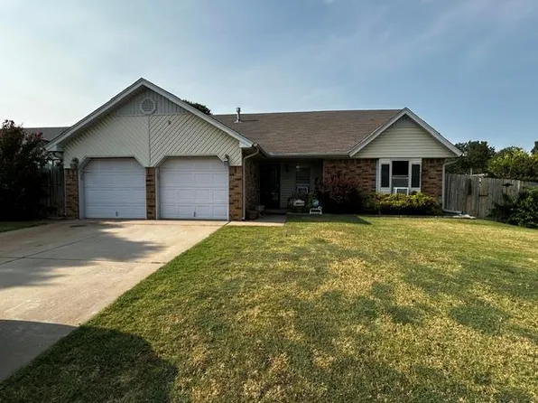 2309 NE 8th St, Moore, OK 73160