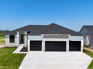 5708 N 198th St, Elkhorn, NE 68022