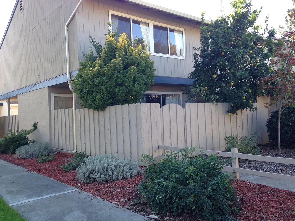 3 bed, 1230 sqft, $3,950 — Photo 1