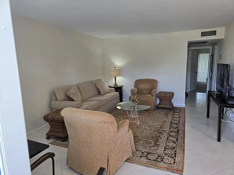 2031 Exeter Dr — Photo 4