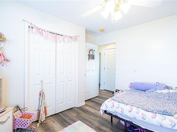 2nd image of 1008 E Pearl Ct