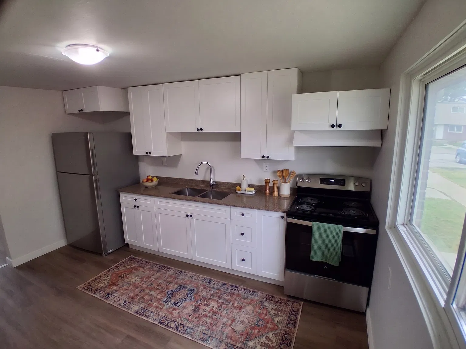 3 bed, $1,895 — Photo 2
