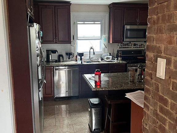 3rd image of 12 Elysian Ave Floor 2