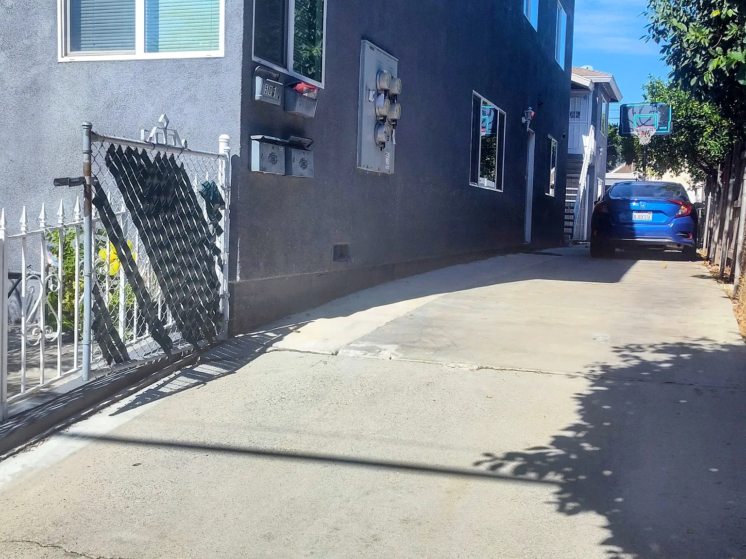 S Mathews St, Los Angeles — Photo 3