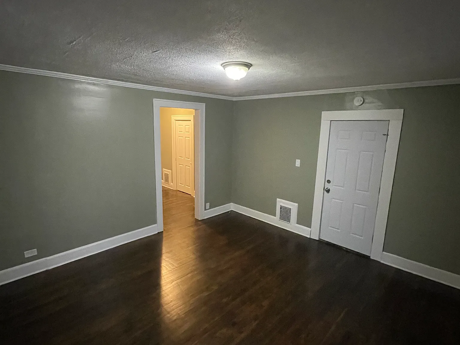 3 bed, 1400 sqft, $1,850 — Photo 2